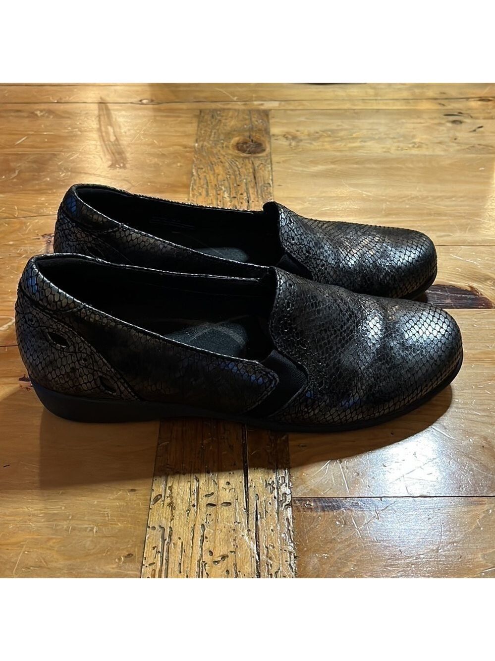 aravon Adalyn Slip On Grey Black Snake Skin Flat Loafer 9 - Picture 3 of 13